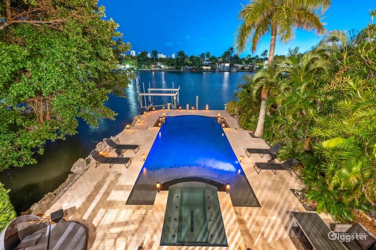  WATERFRONT PARADISE: VILLA CHANEL/POOL 