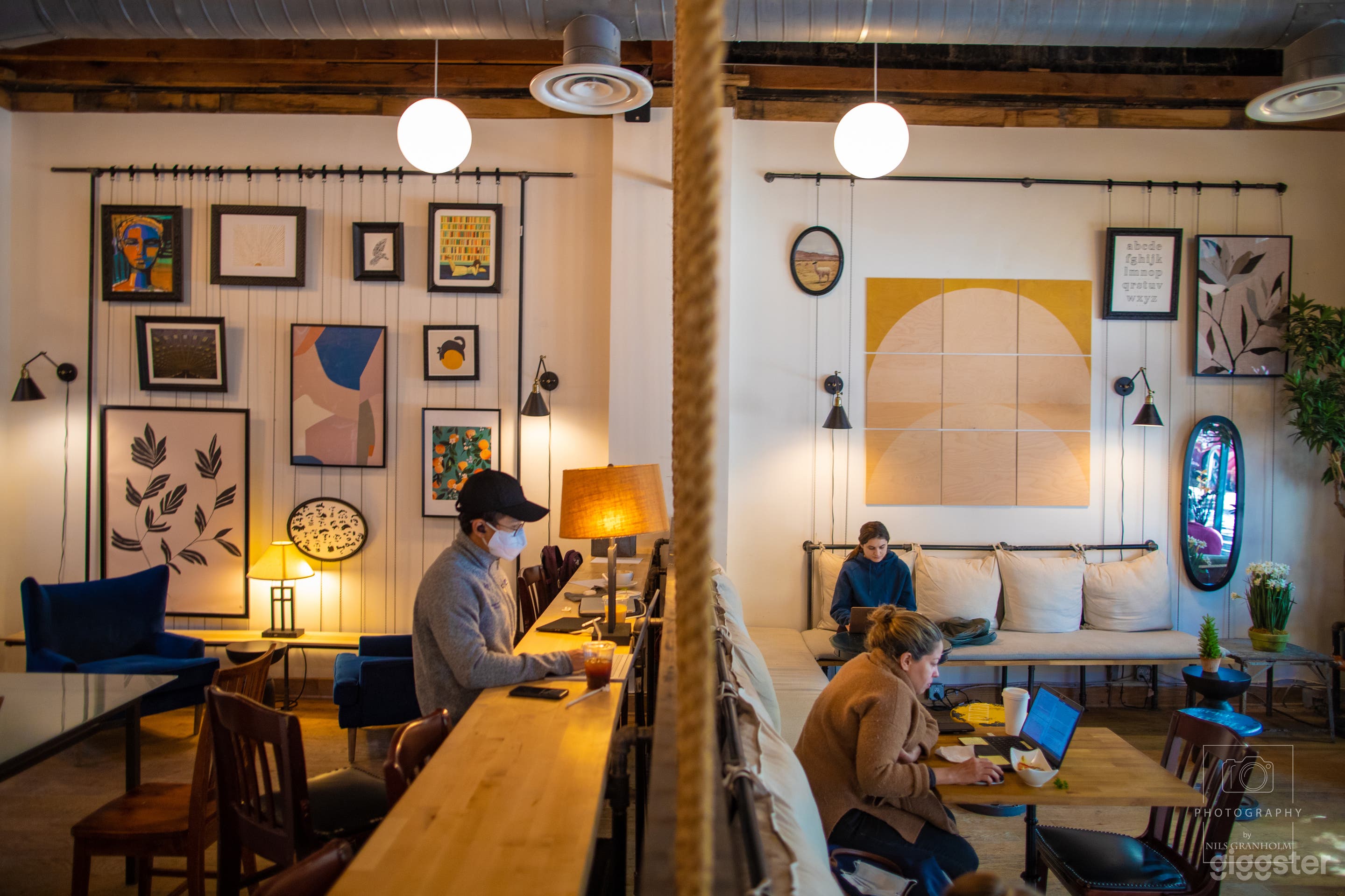 Multi-Flex Coffeehouse with Booths and Audio Room Photo 4