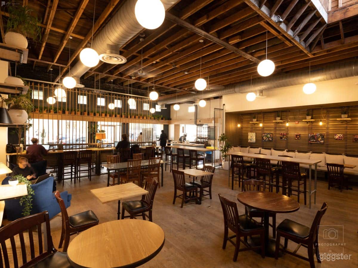 Multi-Flex Coffeehouse with Booths and Audio Room Photo 3