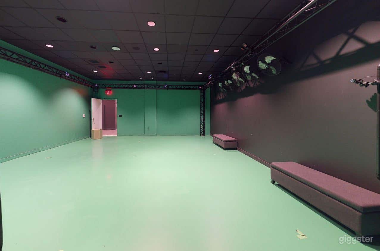 Modern &amp; Futuristic VR Space in Woodland Hills Photo 4