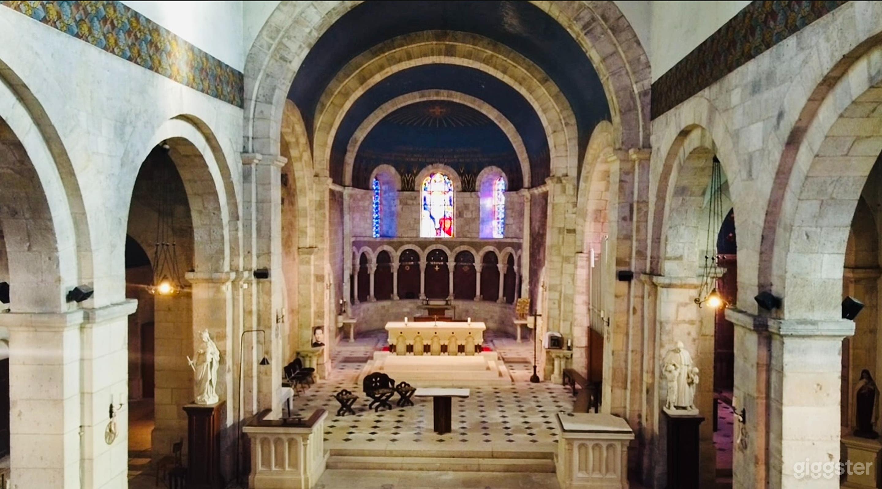 Photo de Église historique au cœur d’un domaine d’exception 1