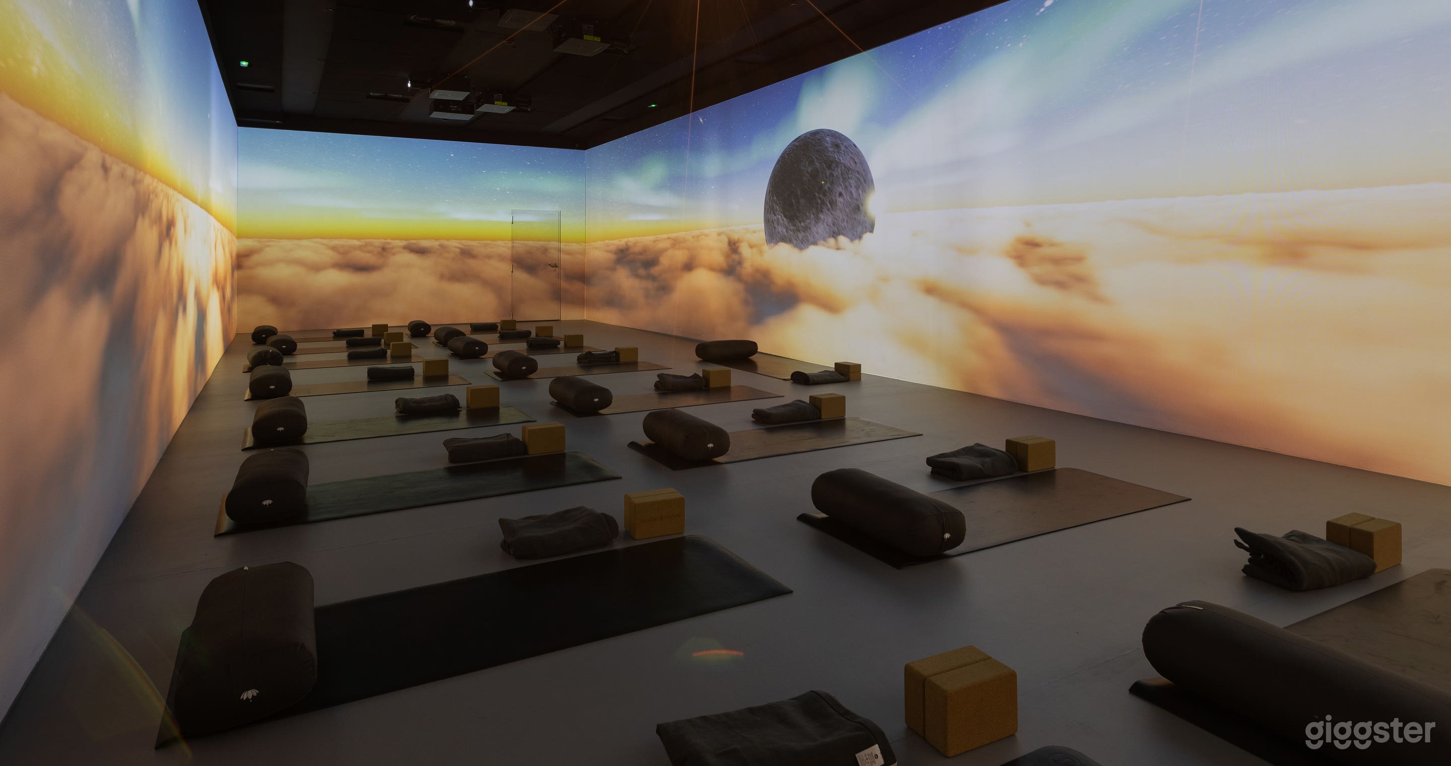 Yoga Studio & 360° Immersive Projection Room Foto 1
