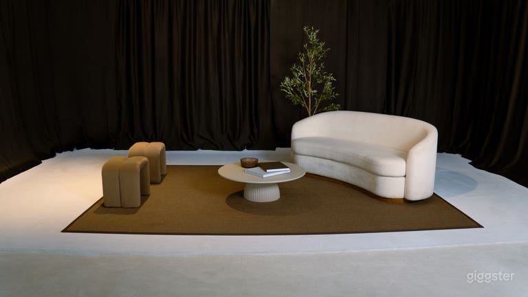  Versatile Studio OneSpace | Cyclorama, Podcast, Photoshoots & Equipment for rent 