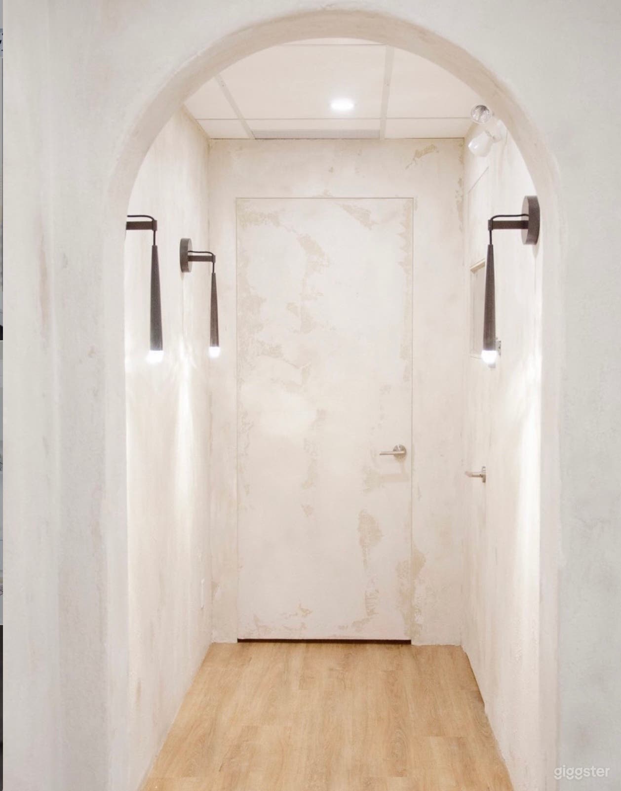 Arches &amp; Limestone Walls: A Timeless Vancouver Space Photo 4