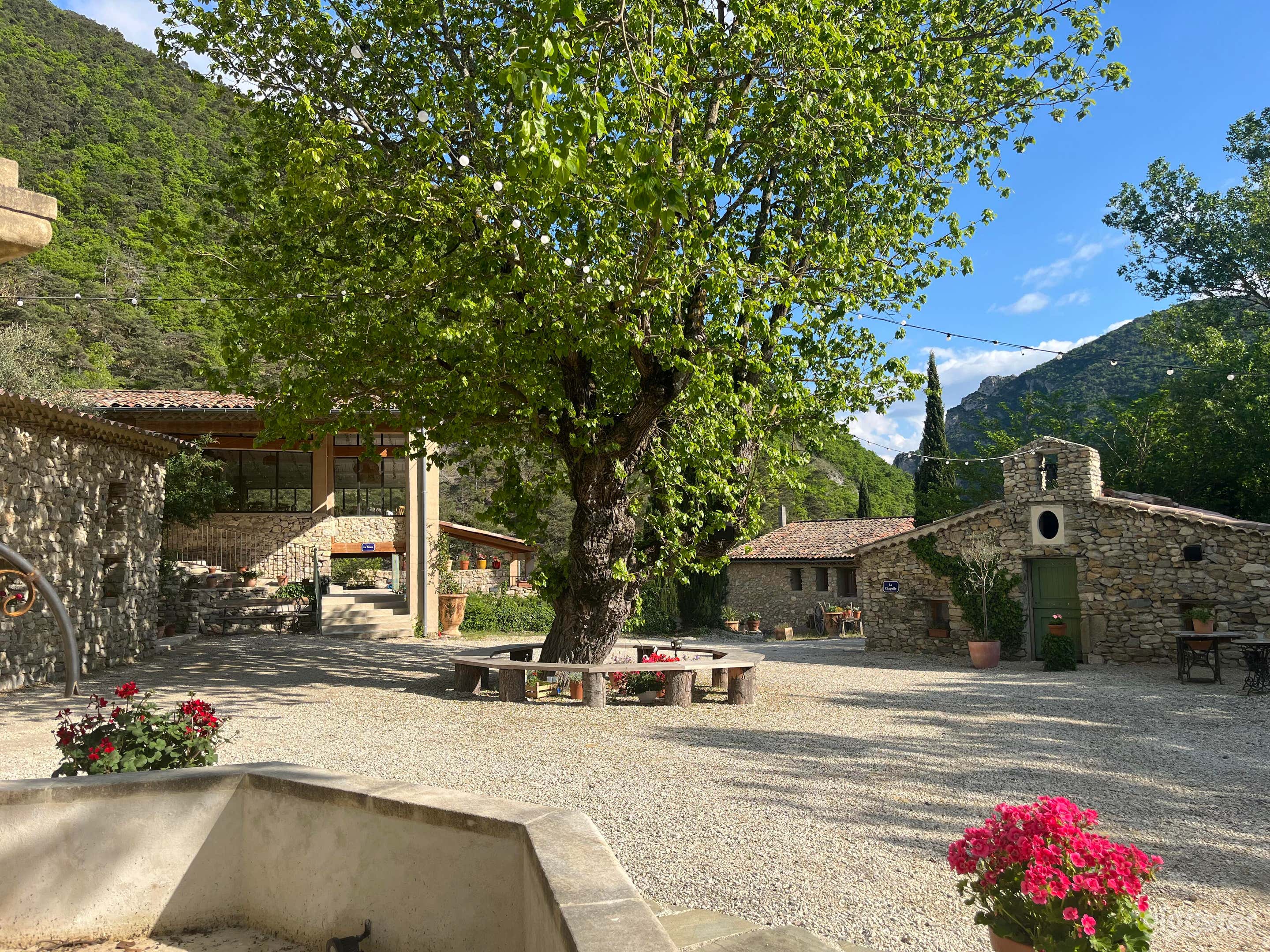 Photo de Superbe ancien village provençal du XVIe siècle 3