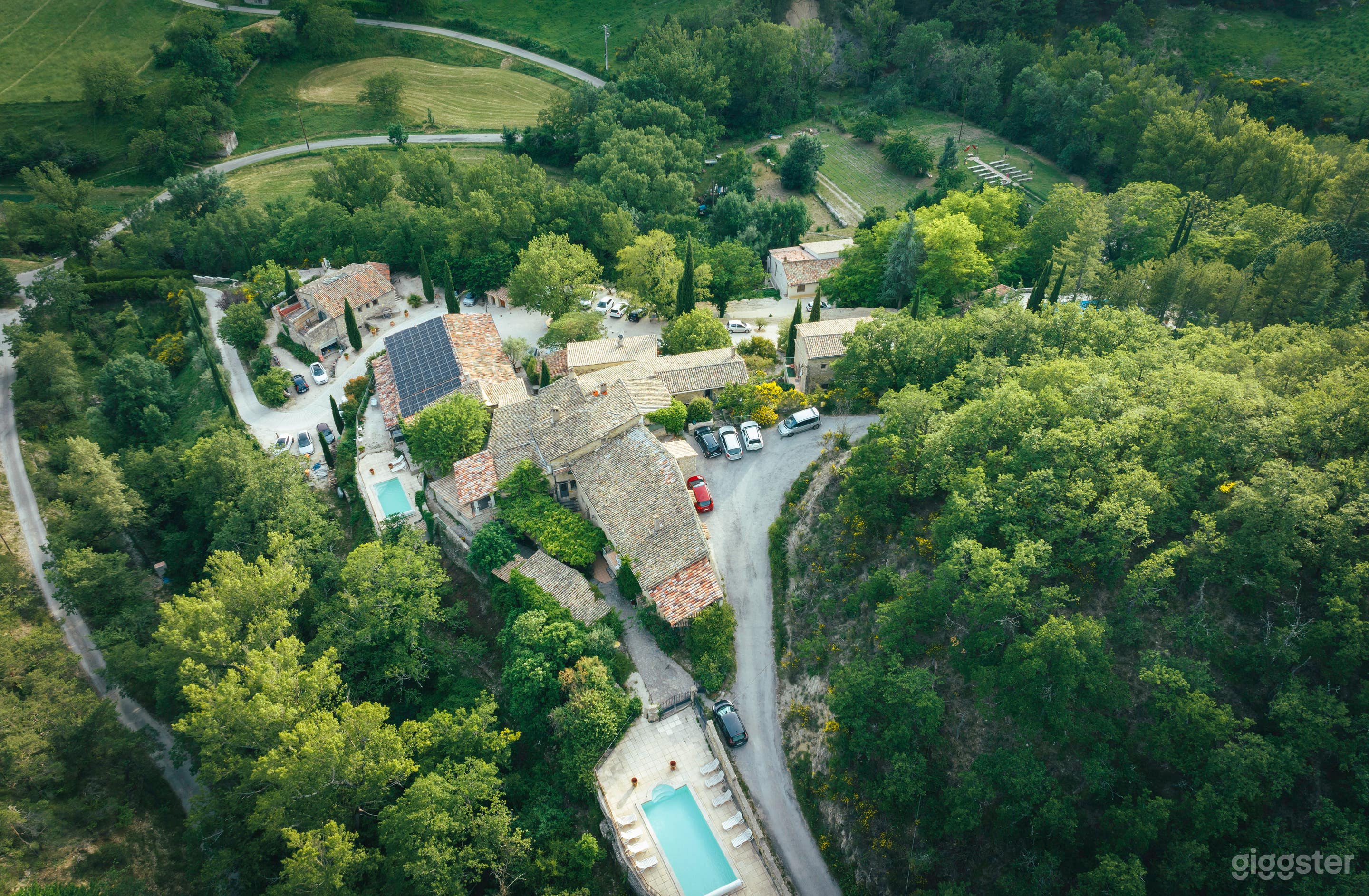 Photo de Superbe ancien village provençal du XVIe siècle 1