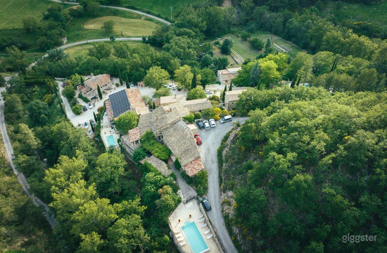  Superbe ancien village provençal du XVIe siècle 