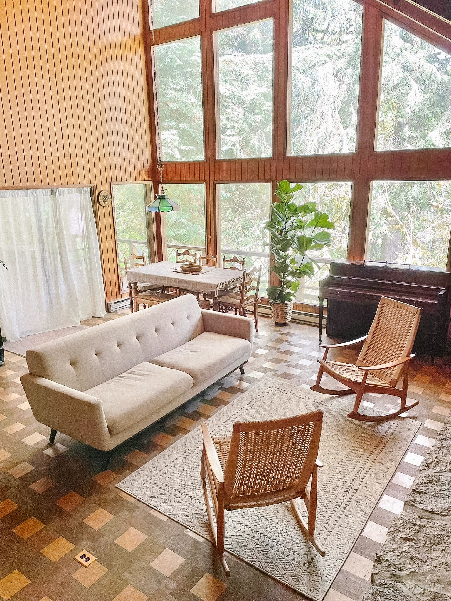 Nostalgic 1970 Lake House Photo 2