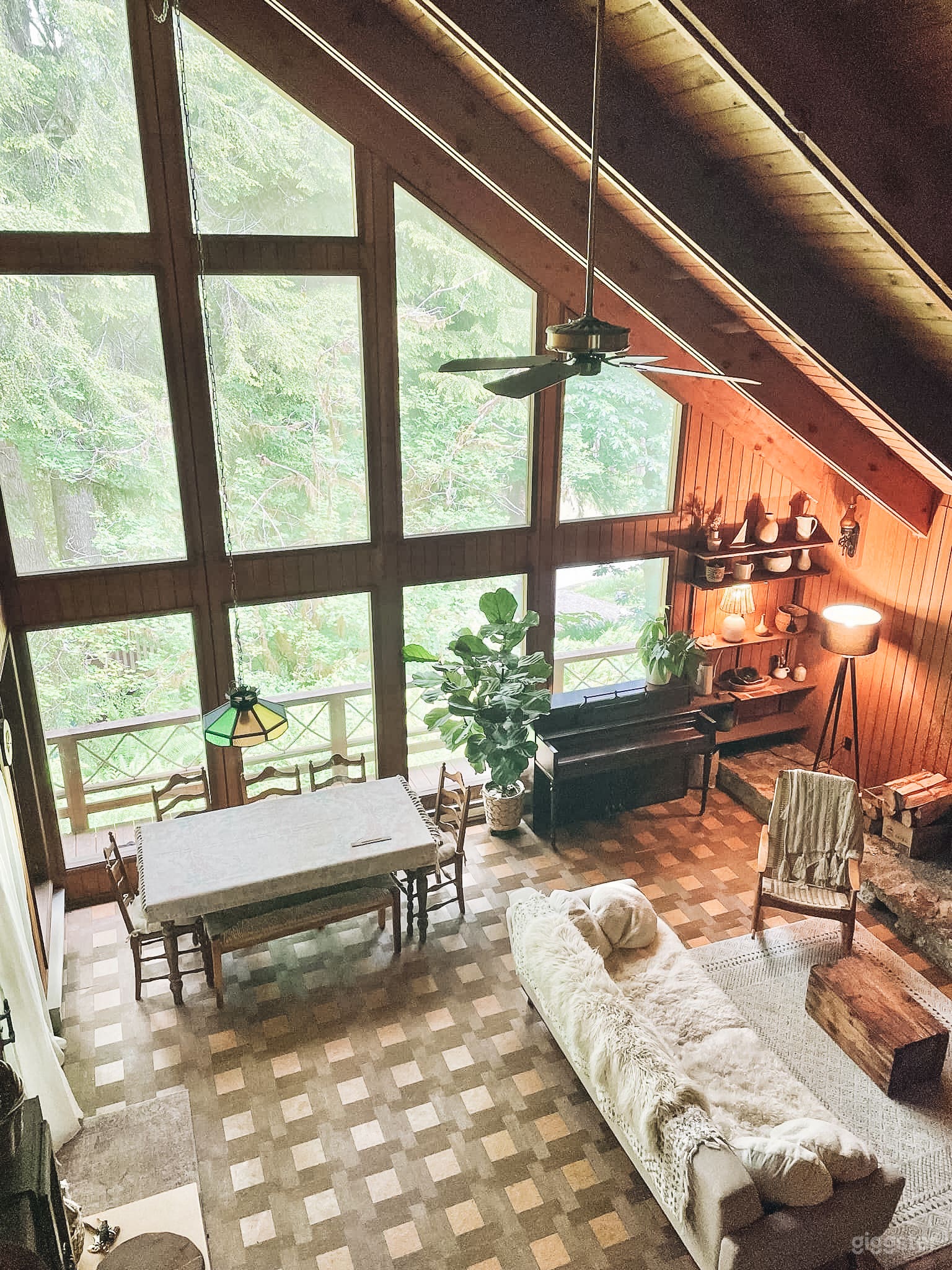 Nostalgic 1970 Lake House Photo 1