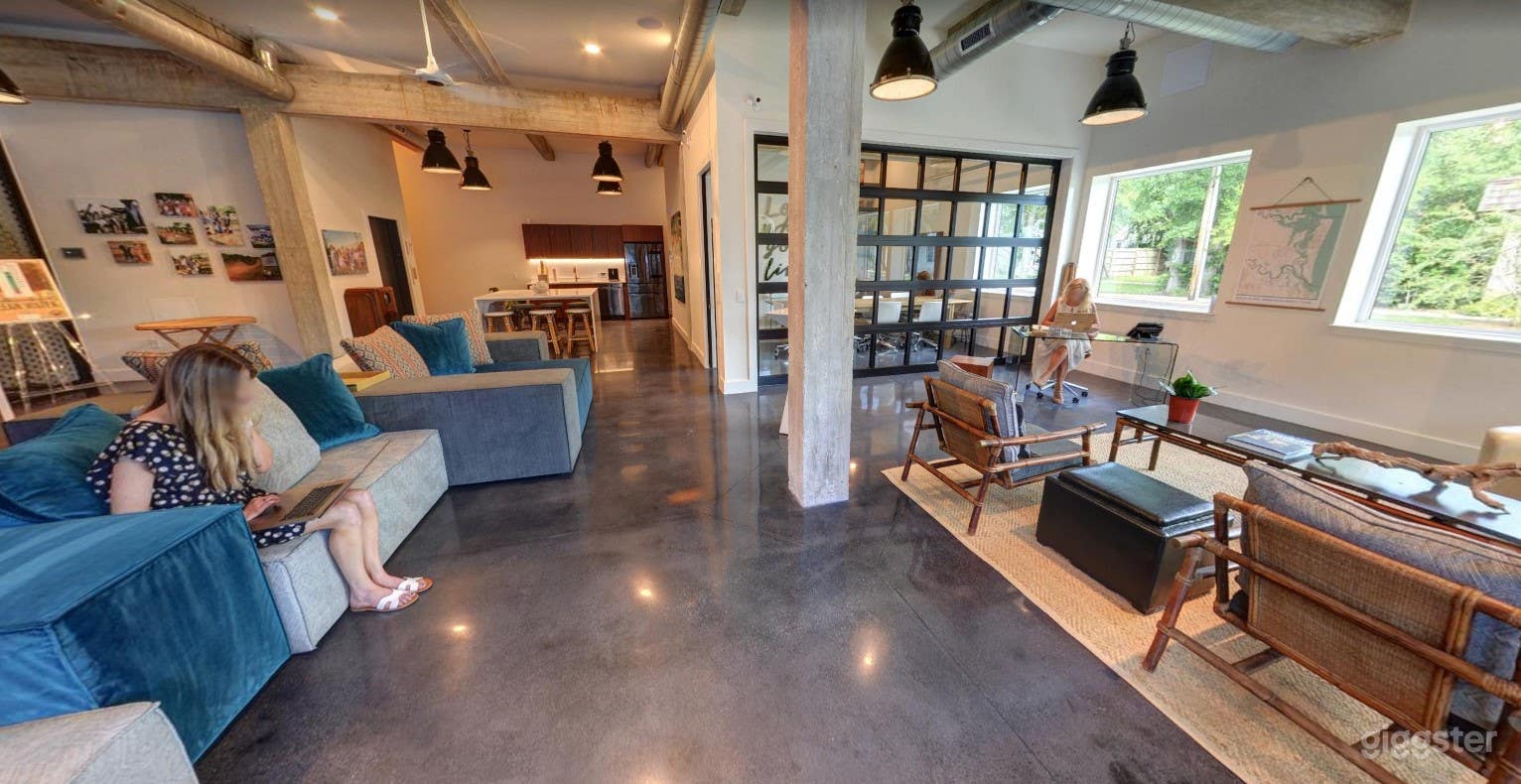 Stunning Downstairs Venue in Fernandina Beach Photo 2