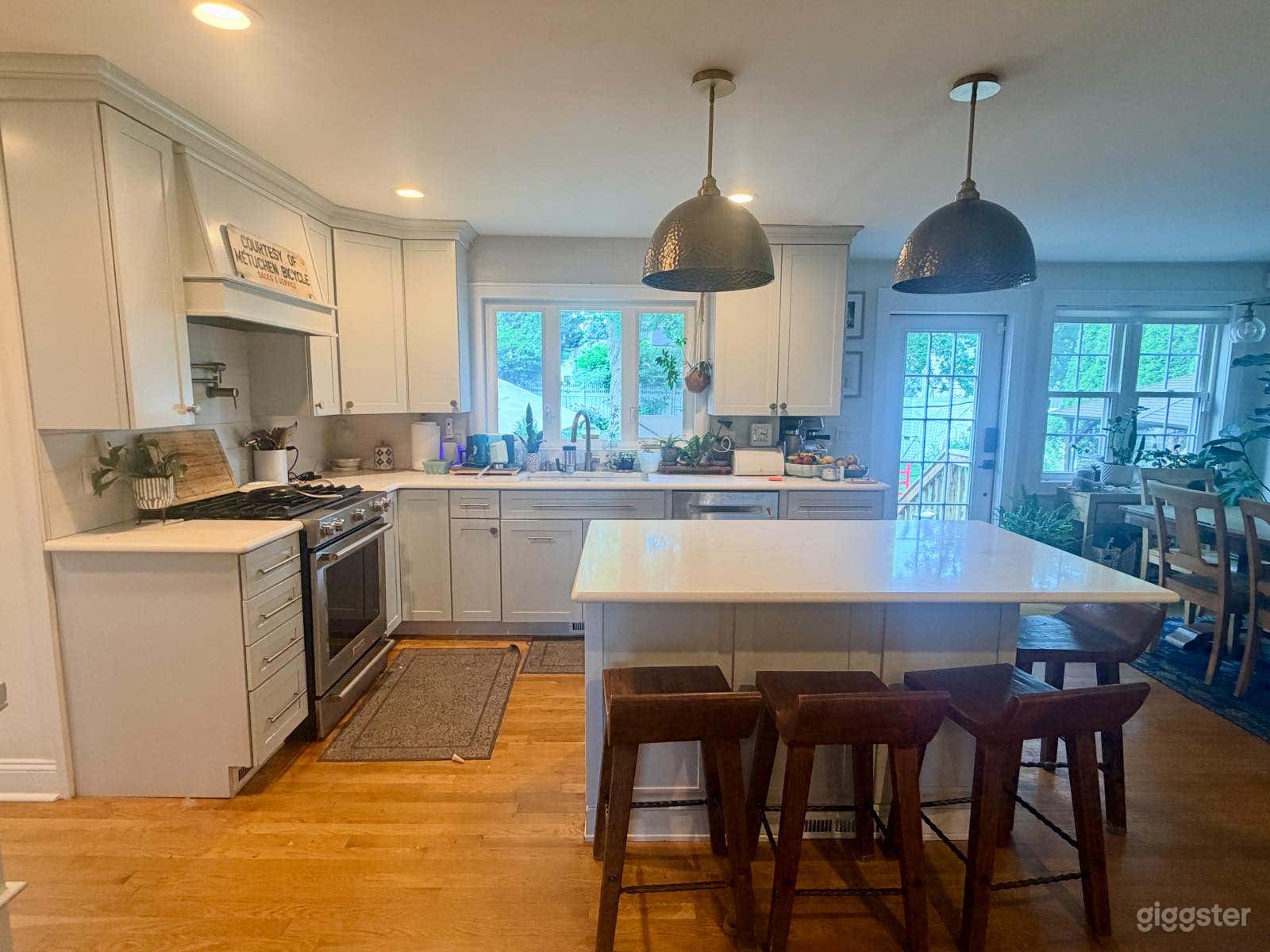 Charming suburban home on quiet street in Bloomfield NJ Photo 4