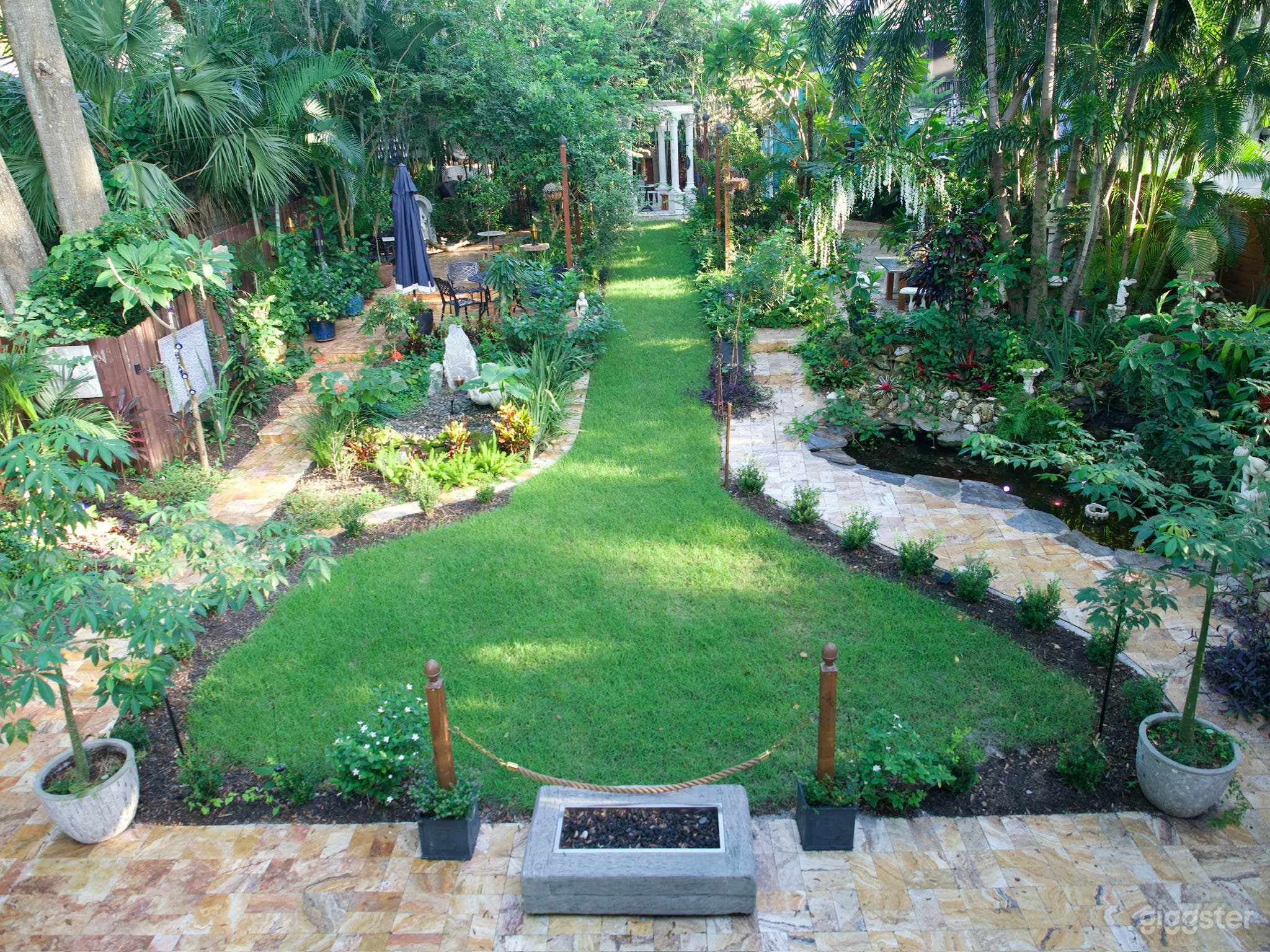 Orlando's #1 Luxury Photo Studio Estate- Wonderland Awaits Photo 3