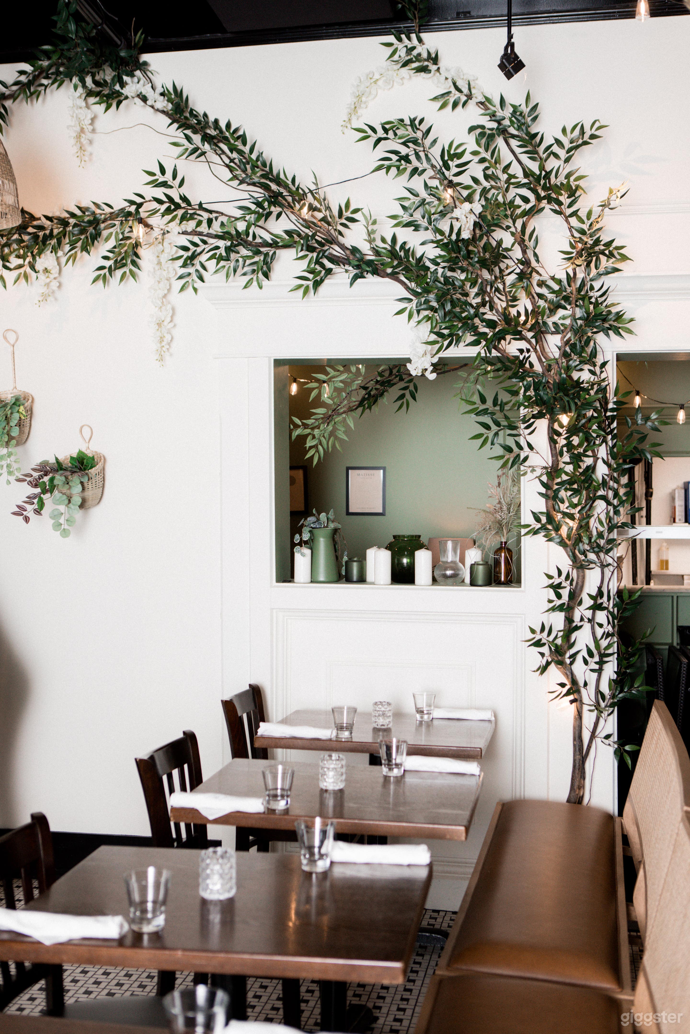 Mediterranean Atmosphere in the Heart of Gastown! Photo 4