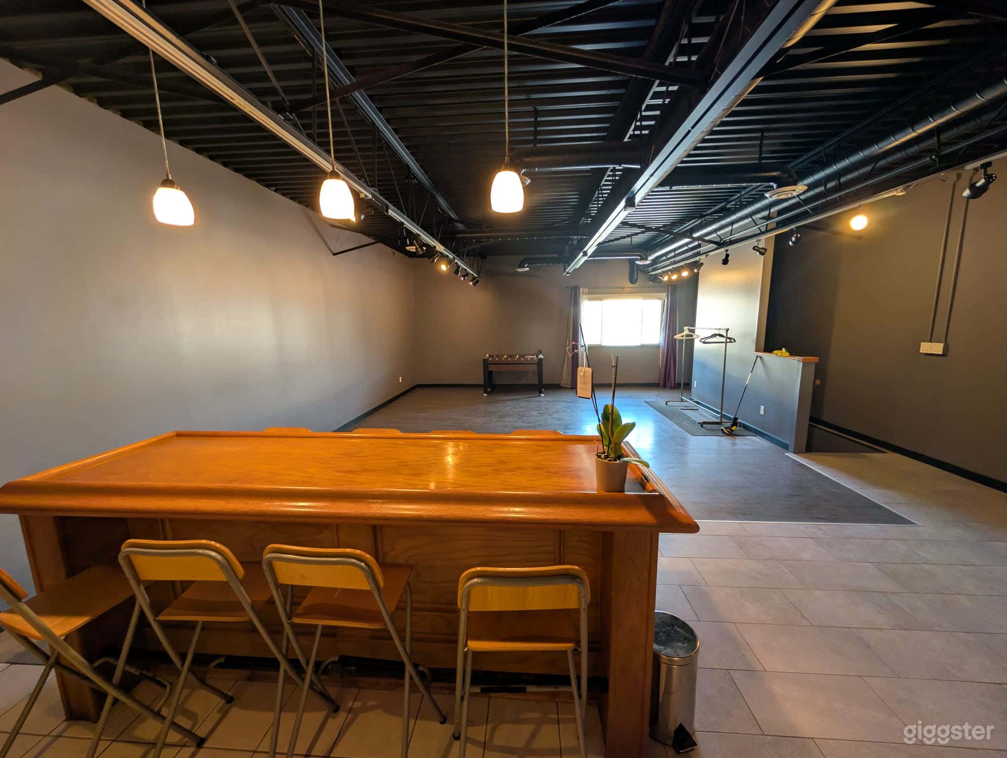 Office/Studio/Event Space — 1,000 ft² Upper Level Photo 1
