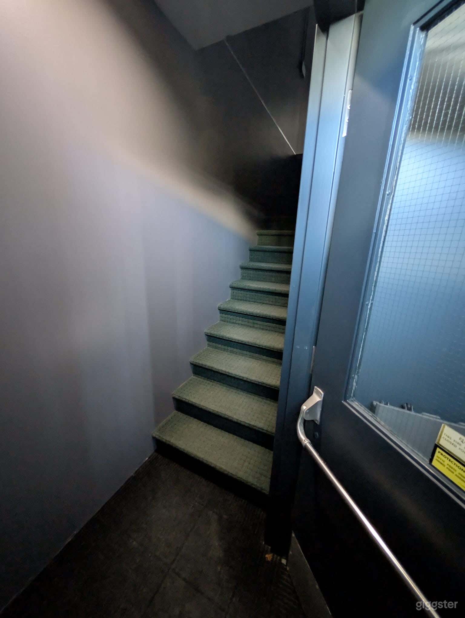 Office/Studio/Event Space — 1,000 ft² Upper Level Photo 3