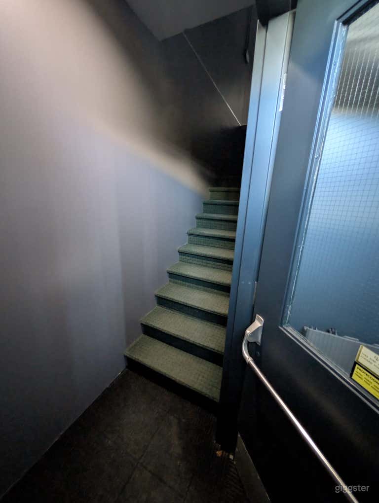  Office/Studio/Event Space — 1,000 ft² Upper Level 