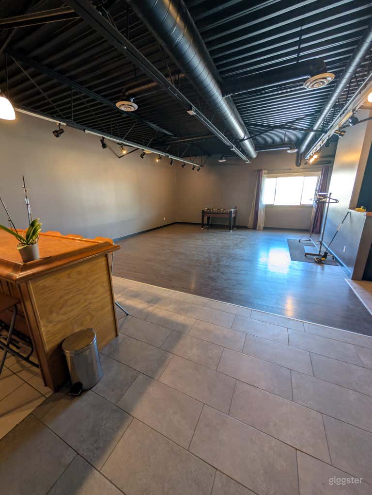  Office/Studio/Event Space — 1,000 ft² Upper Level 
