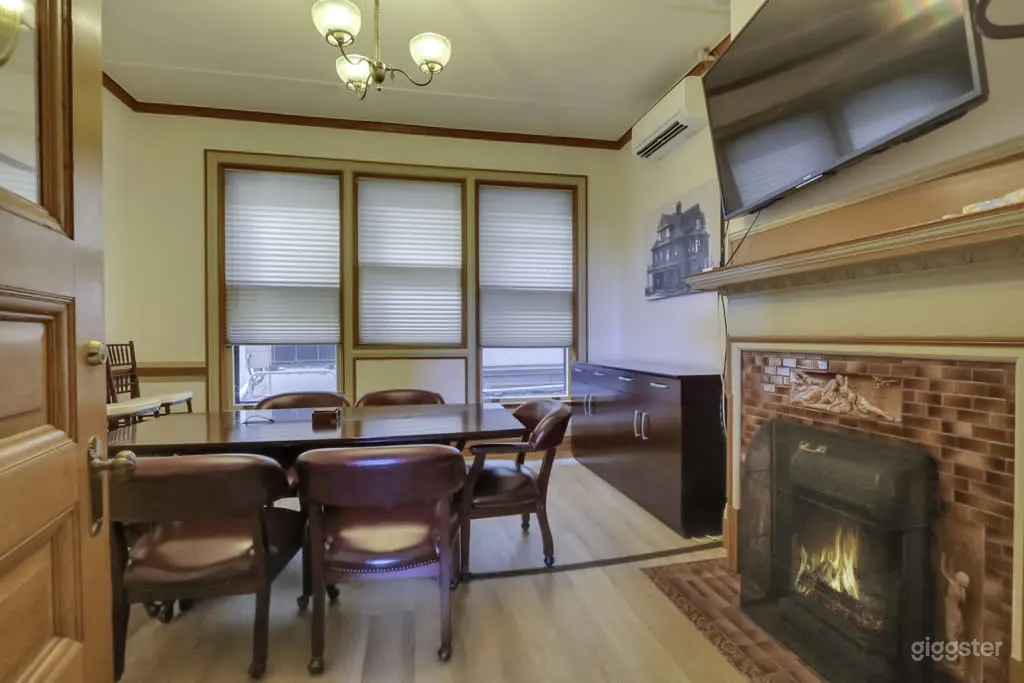Conference Room in 1890's Mansion (Level 2) Photo 1