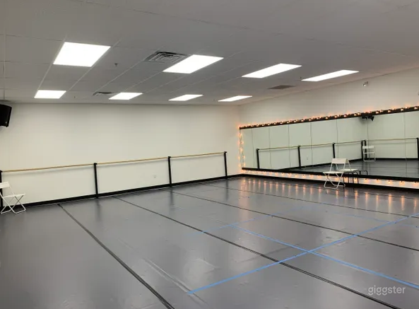 Beautiful and Spacious Studio in Lee's Summit Photo 3