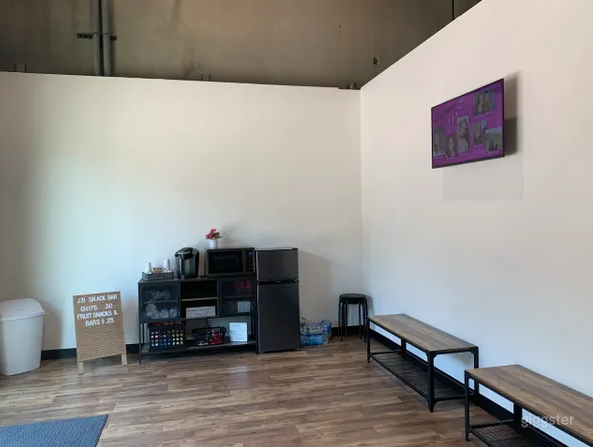 Beautiful and Spacious Studio in Lee's Summit Photo 2