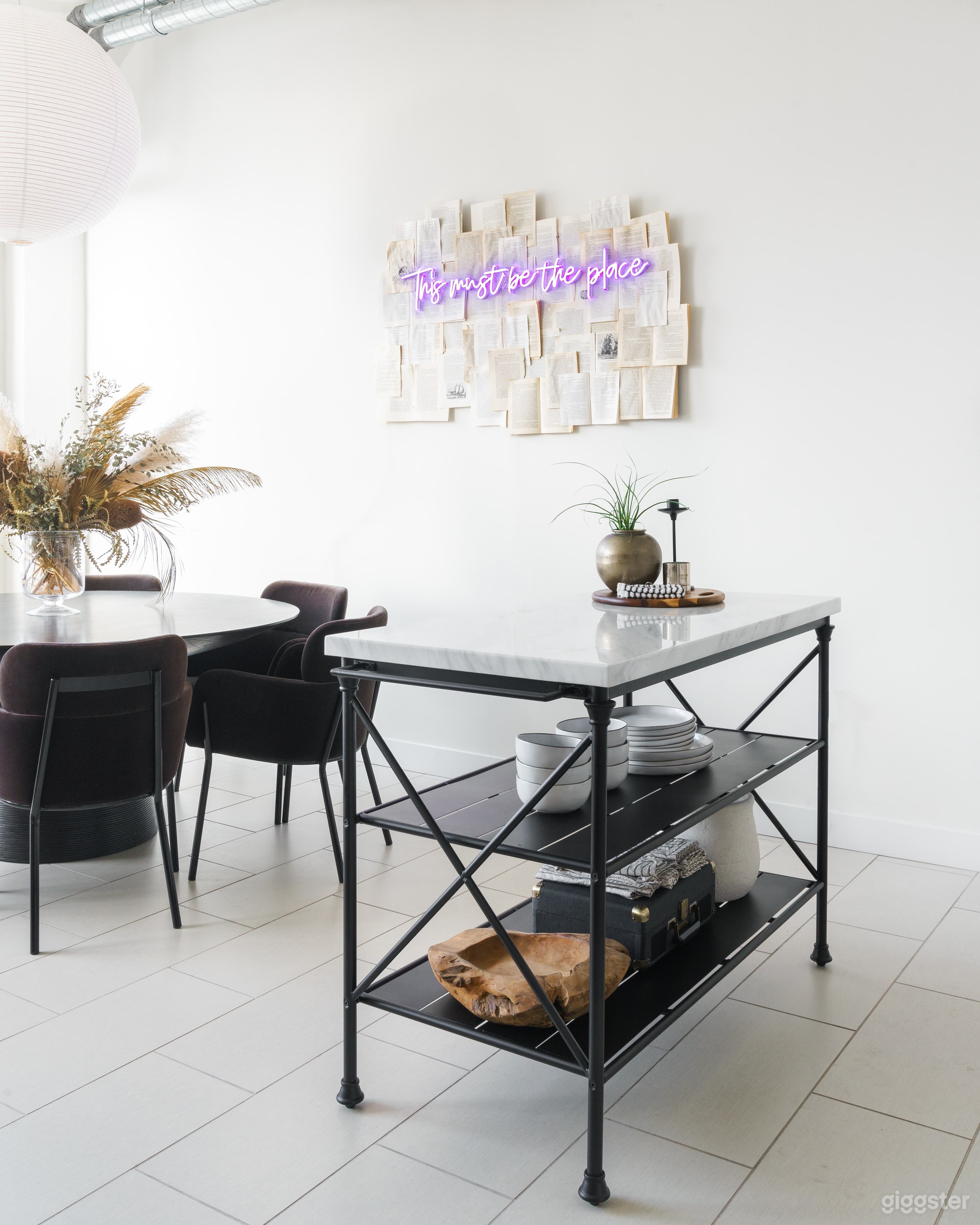 Deco Modern 1BD/1BA Loft in DTLA w Factory Windows Photo 4