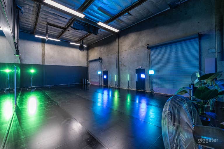  Studio || Black Void industrial Warehouse 