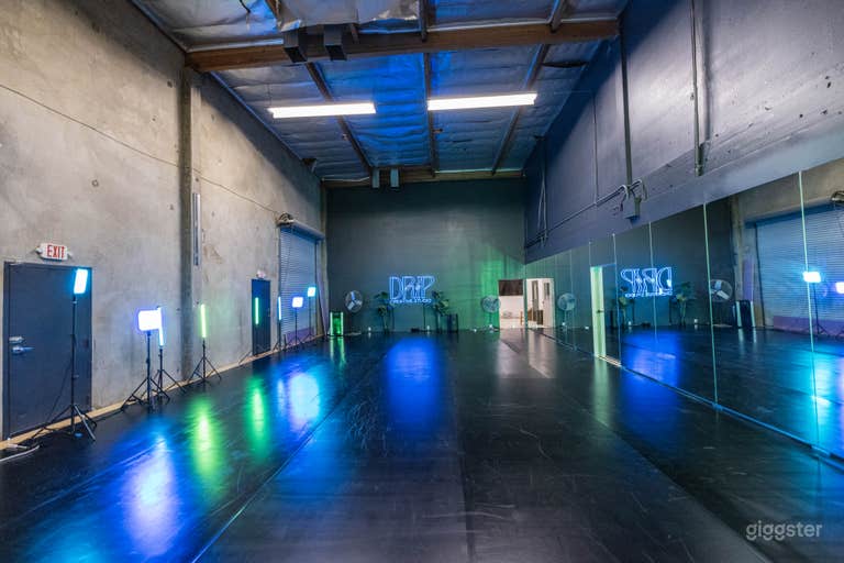  Studio || Black Void industrial Warehouse 