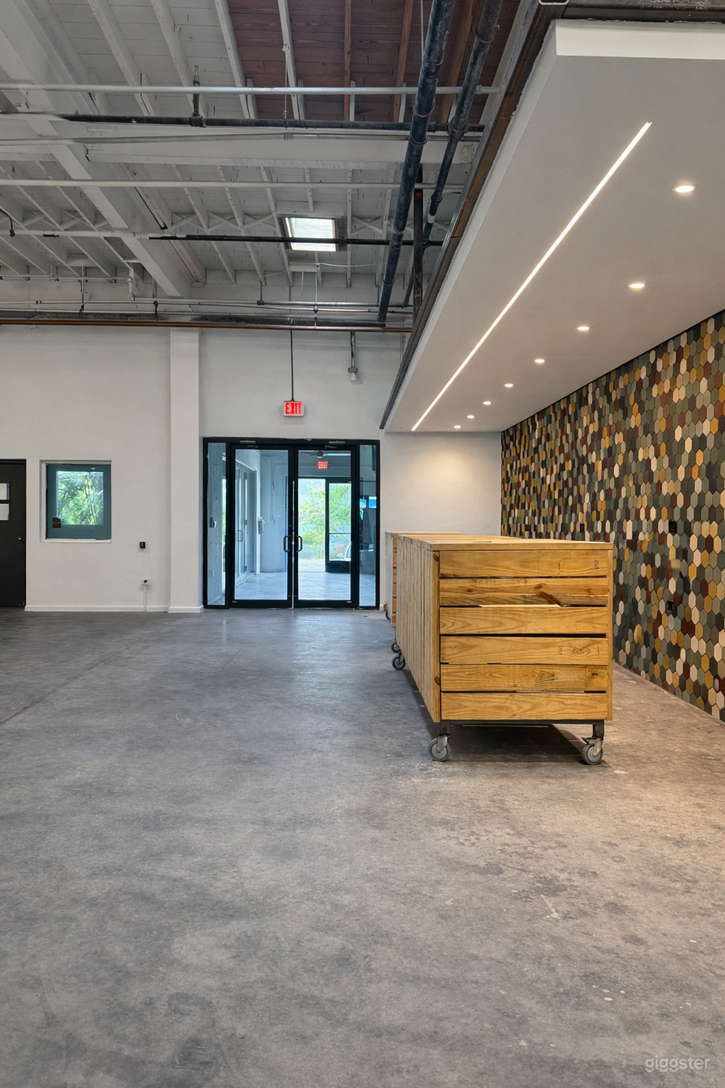  Professional Wood Dance Studio Photo 3