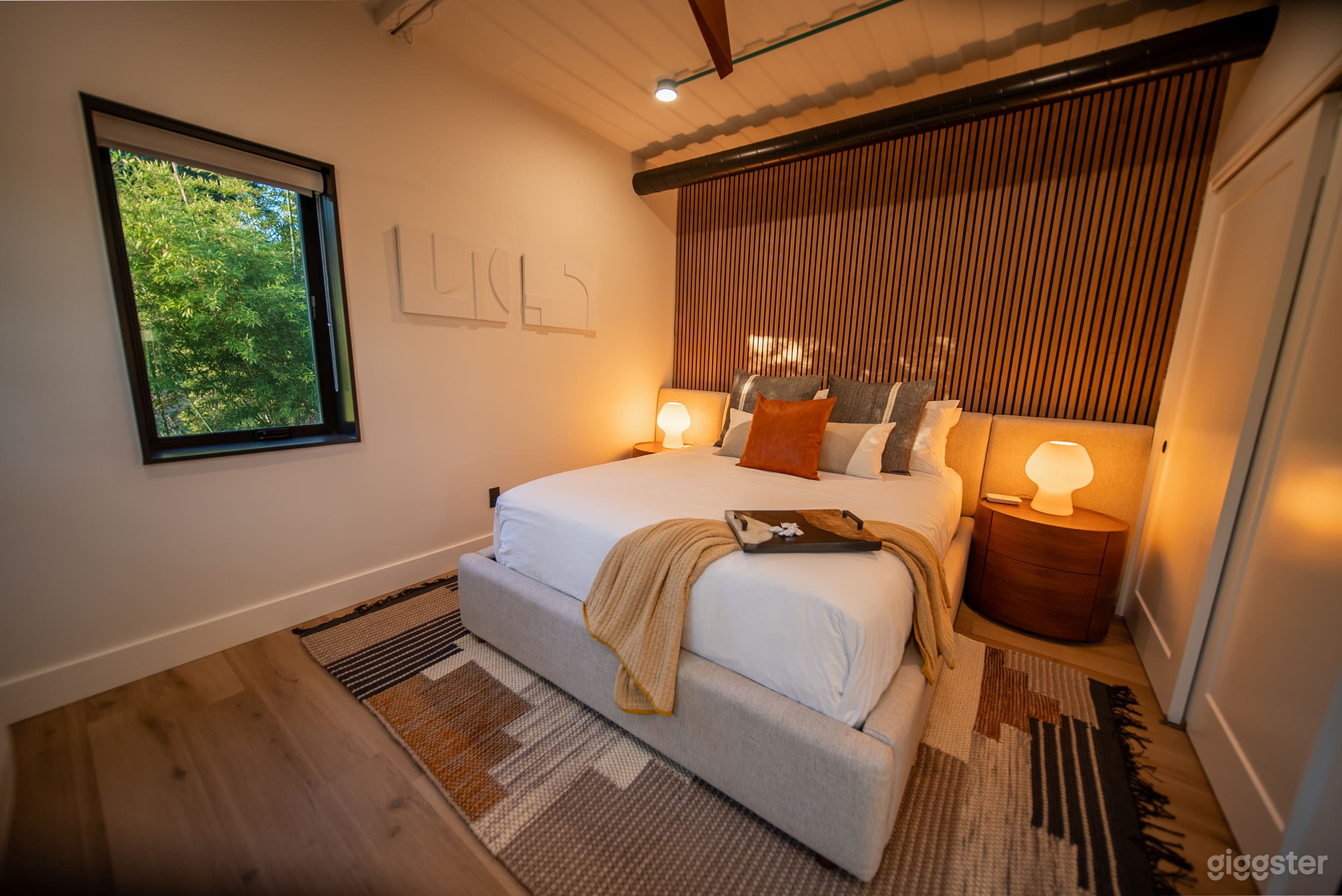 Luxe Shipping Container Space with Beautiful Views Photo 4