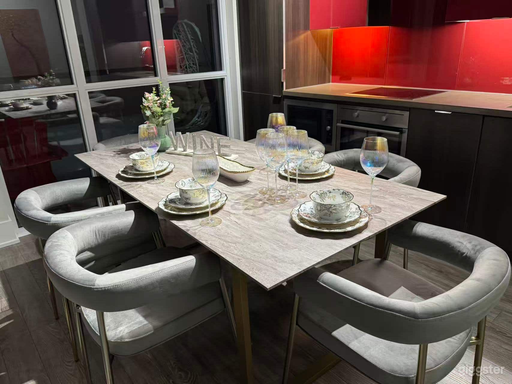 Luxury Lake + CN Tower View - Party + Event + Workshop Room Photo 2