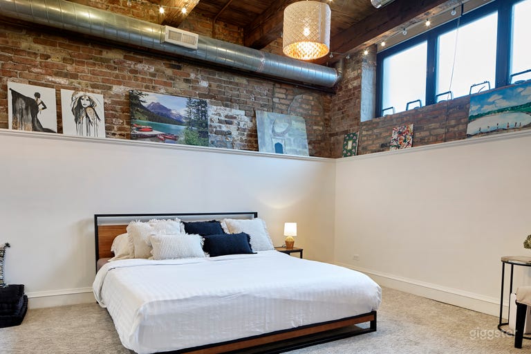  Downtown Industrial Timber Loft Studio 