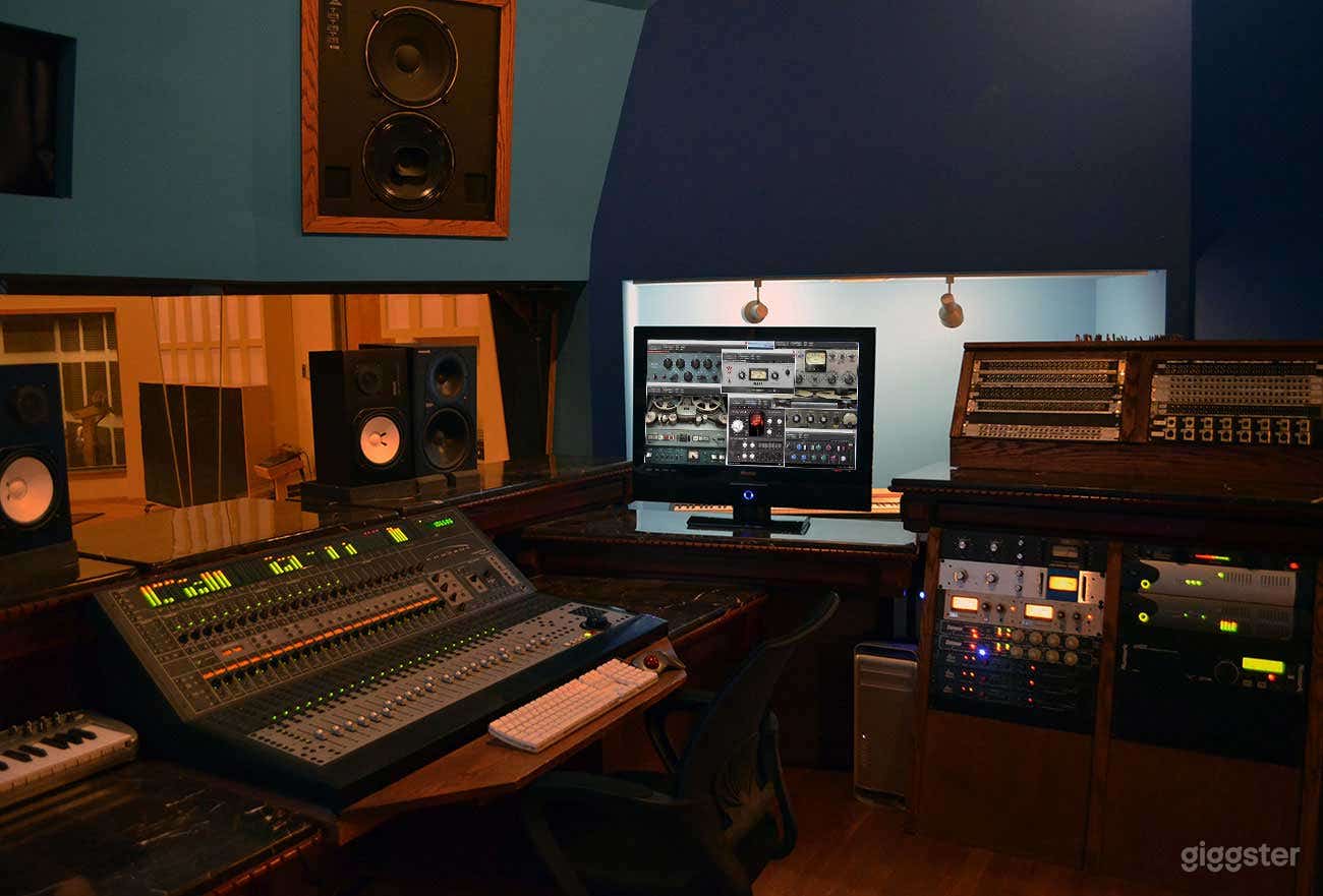 Studio and Isolation Room in Pittsburgh Photo 4