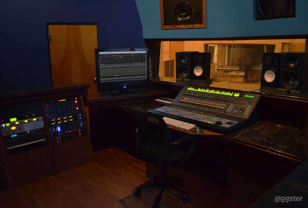 Studio and Isolation Room in Pittsburgh Photo 3