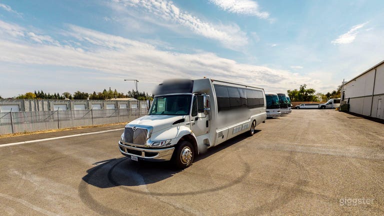  International Limo Bus 