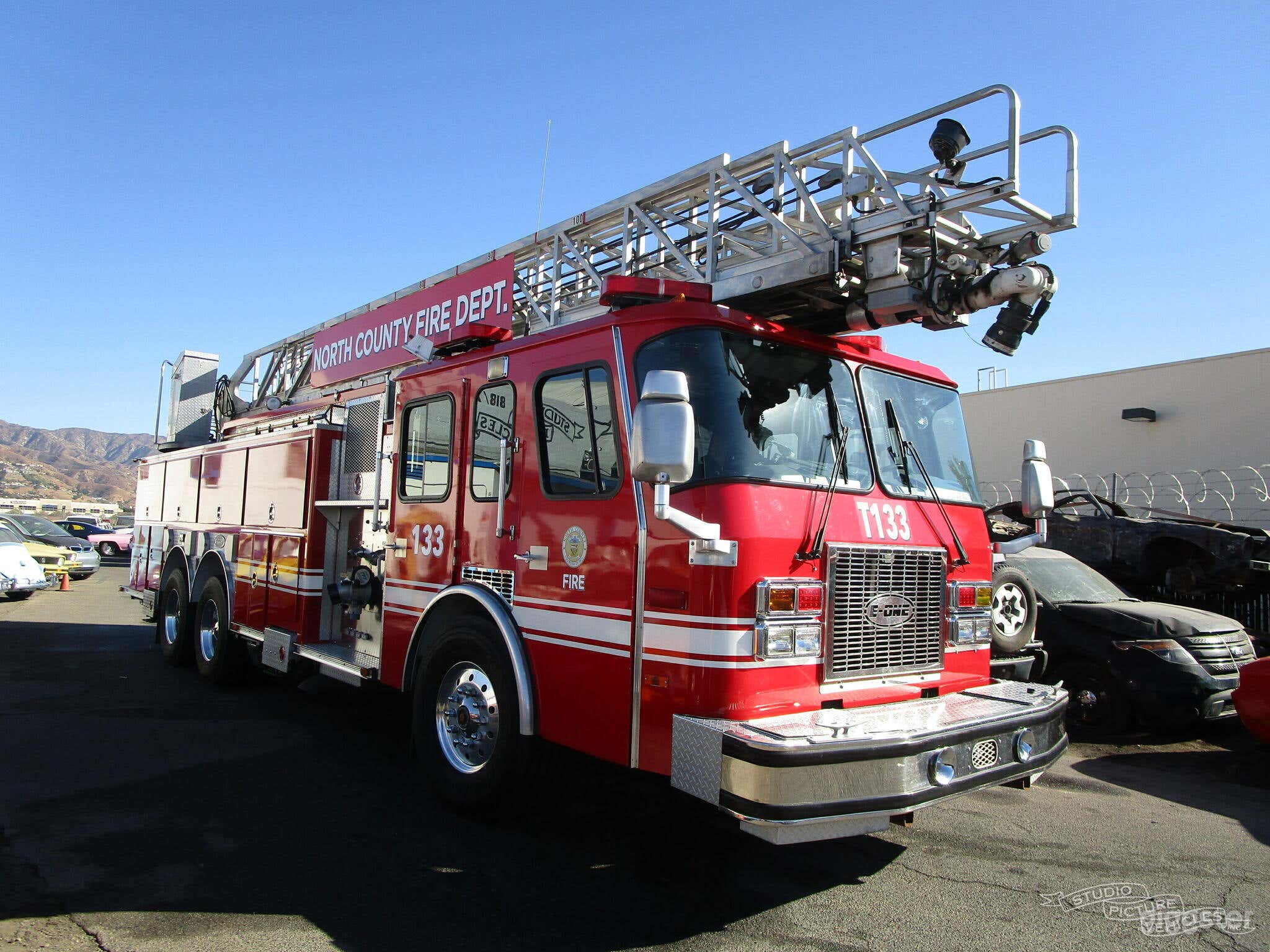 Chassis Ladder Firetruck | Studio Picture Vehicles Photo 3