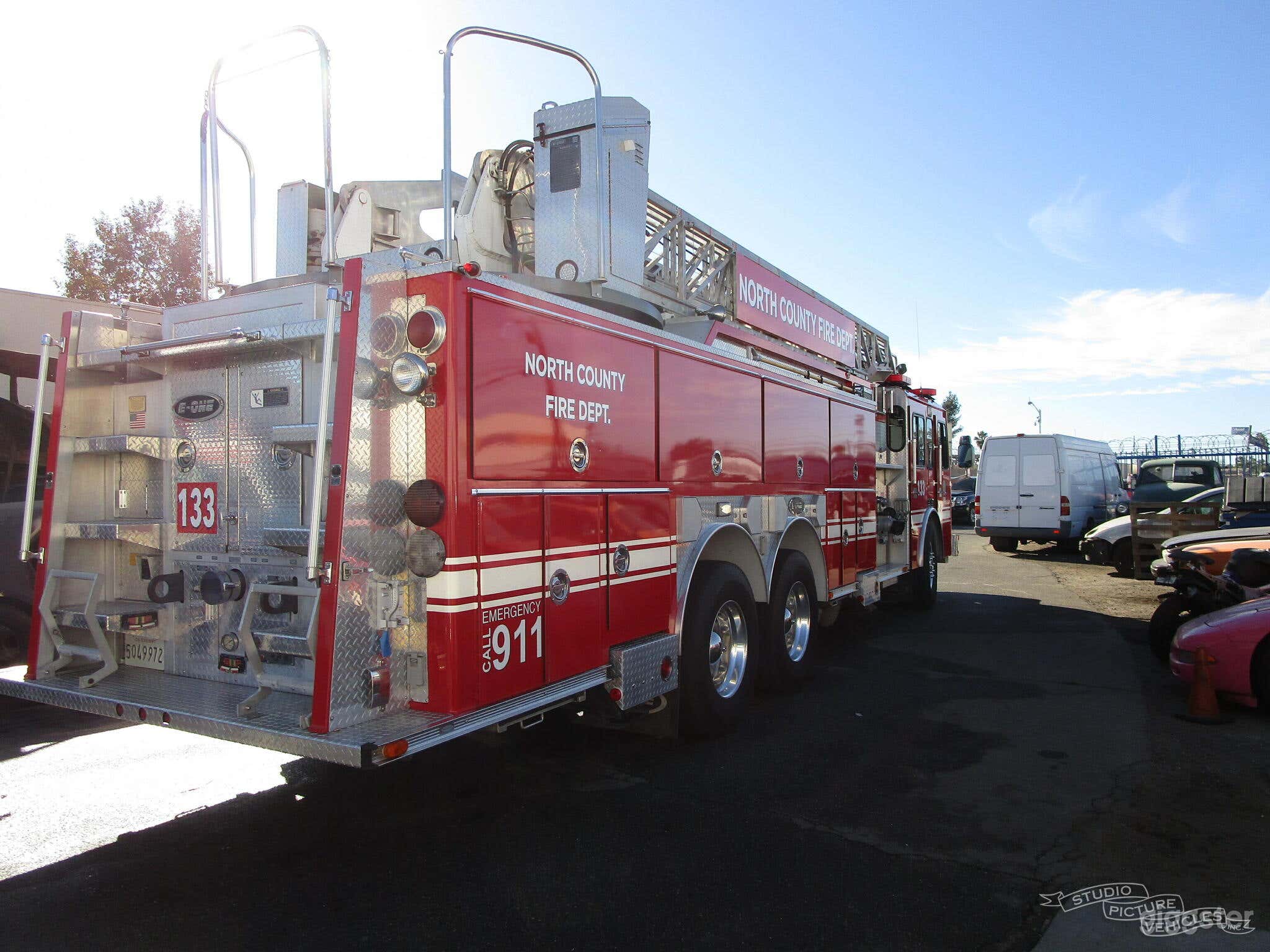 Chassis Ladder Firetruck | Studio Picture Vehicles Photo 4
