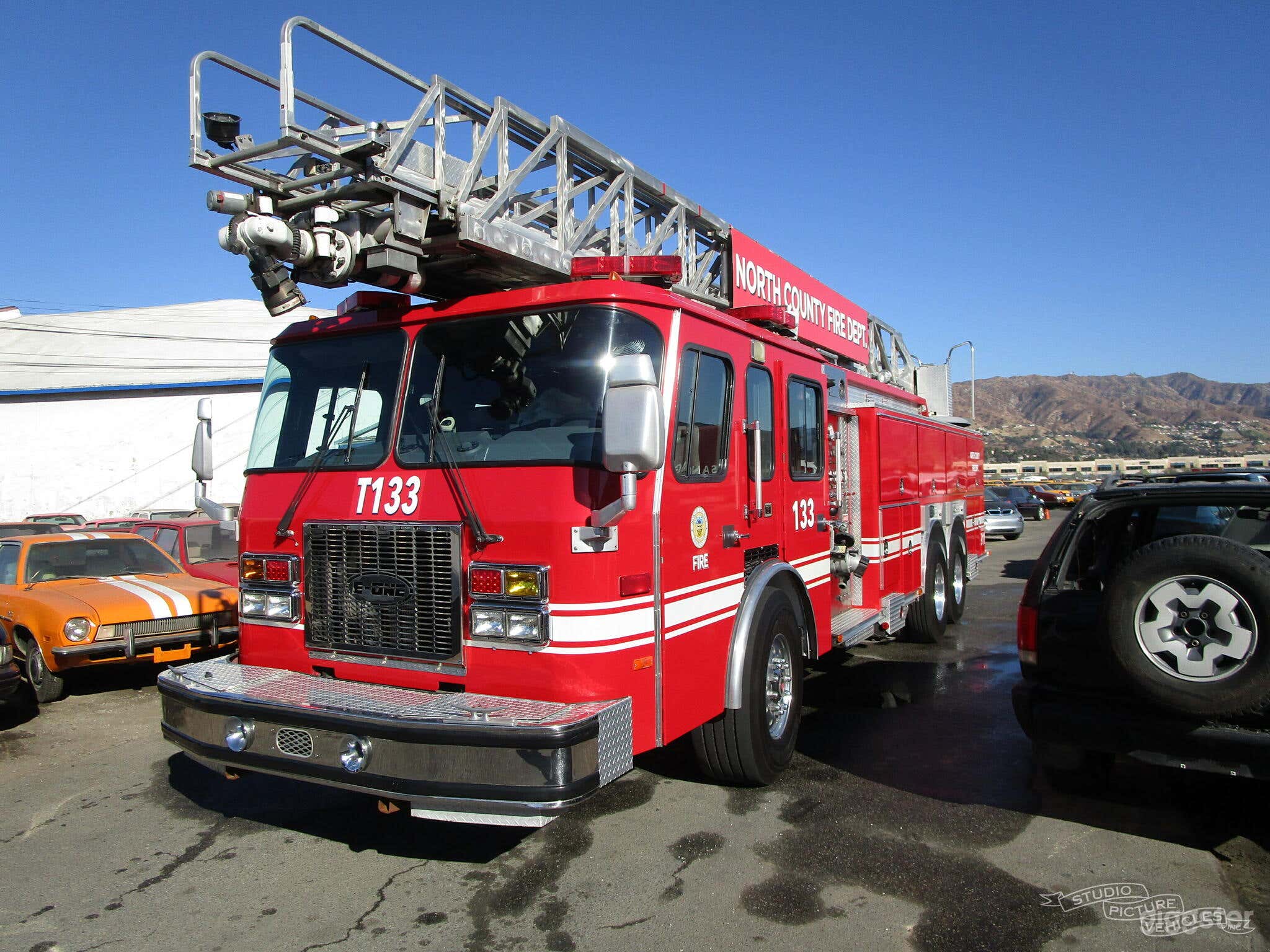 Chassis Ladder Firetruck | Studio Picture Vehicles Photo 1