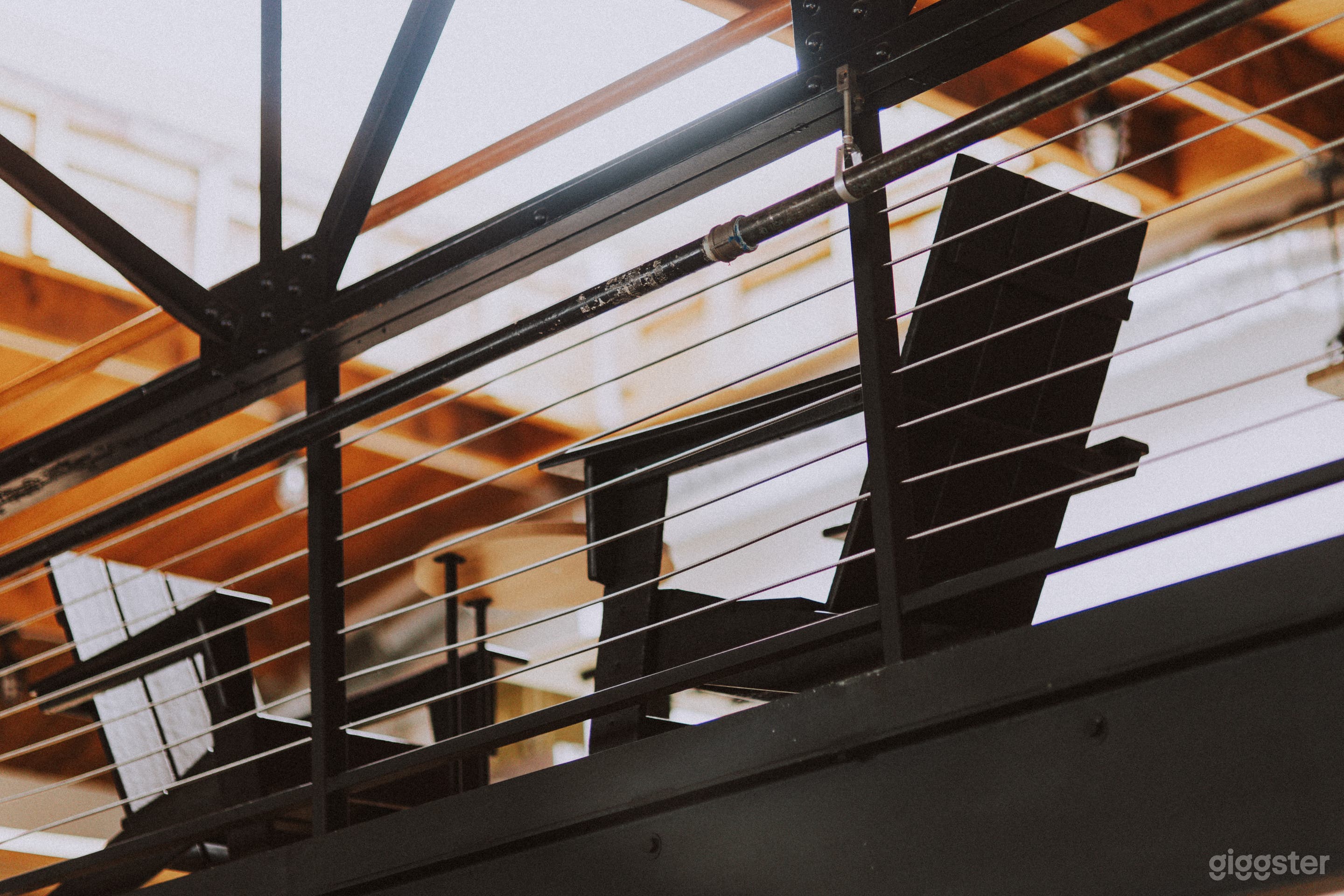 Spacious brick, beam, barrel-roofed space w/ studio &amp; loft Photo 4