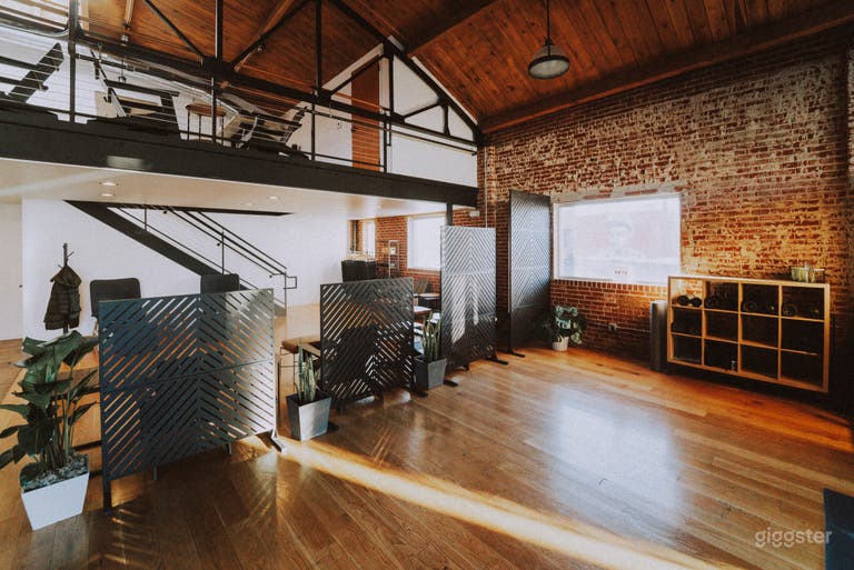  Spacious brick, beam, barrel-roofed space w/ studio & loft 