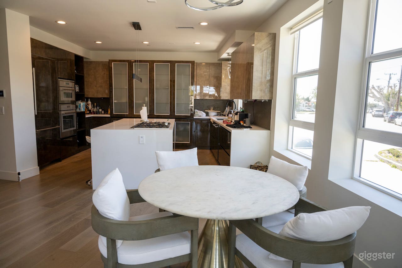 OCEAN VIEW MODERNIST PRODUCTION SPACE Photo 3