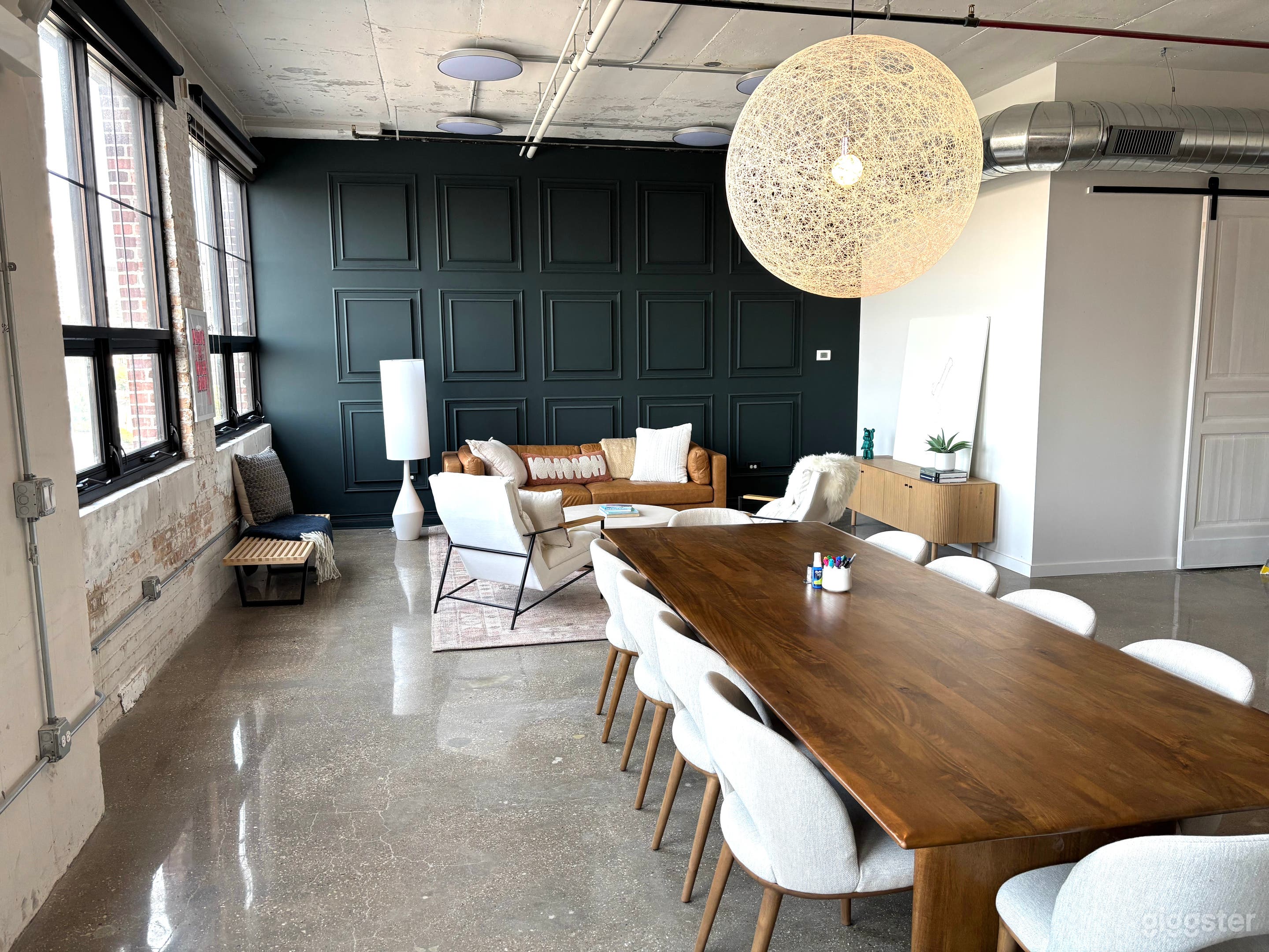 Refined Photo Studio + Creative Space with Skyline Views Photo 3