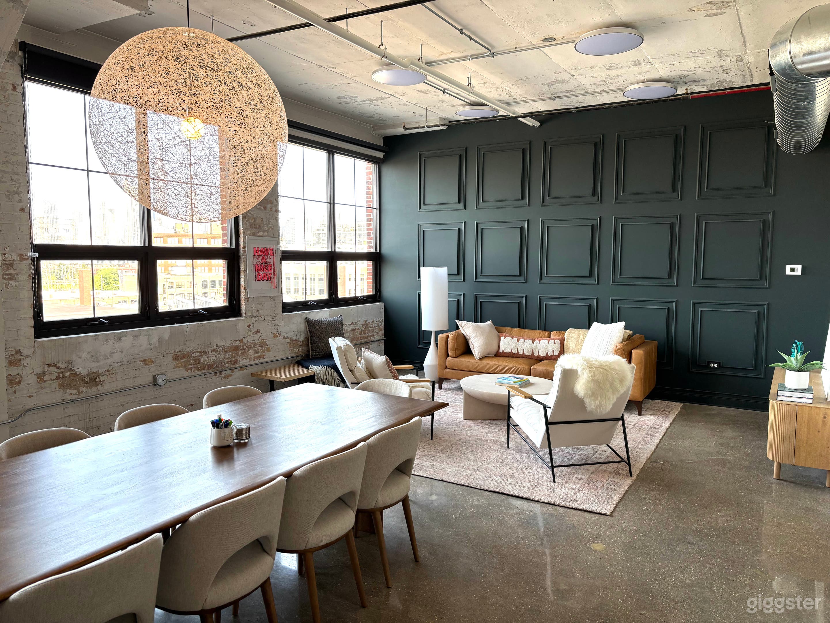 Refined Photo Studio + Creative Space with Skyline Views Photo 1