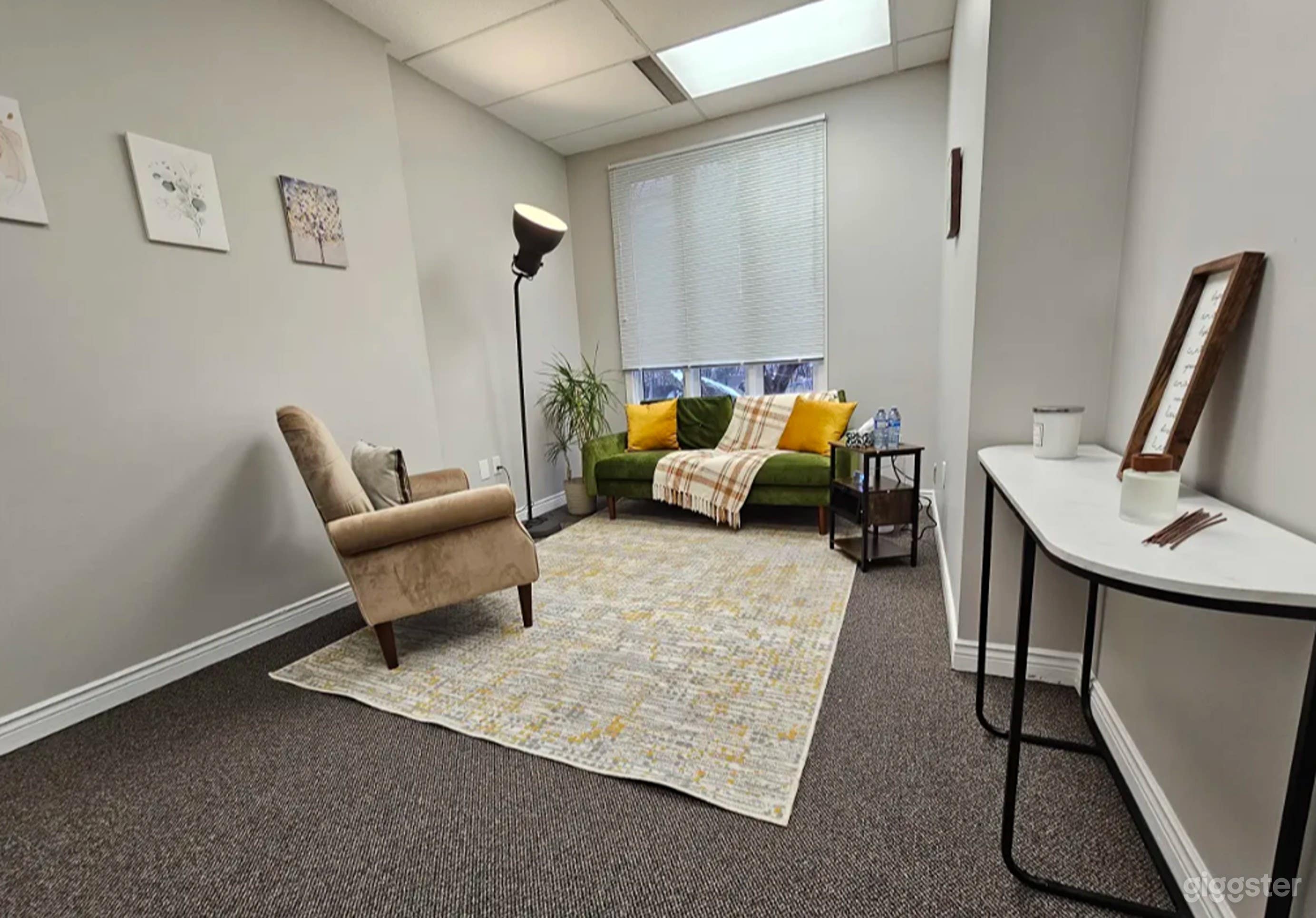 Therapy Office with full desk set up Photo 1