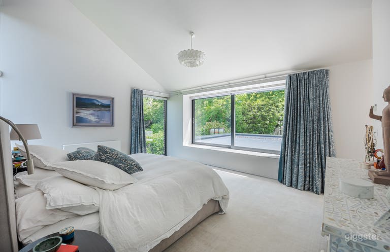 Architecturally designed home in Woodhall Estate 