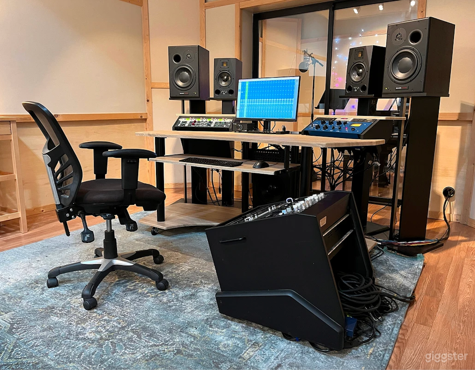 Studio V1 A Comfy and Affordable Studio Photo 1