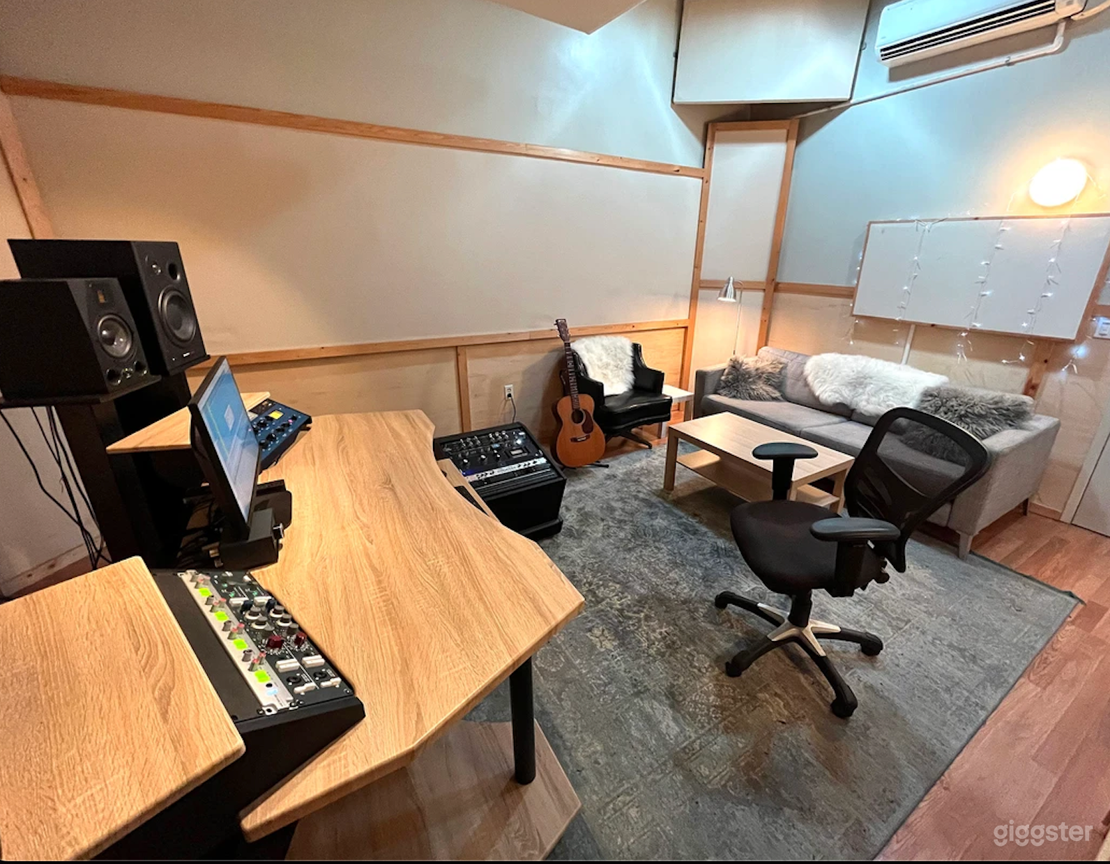 Studio V1 A Comfy and Affordable Studio Photo 3