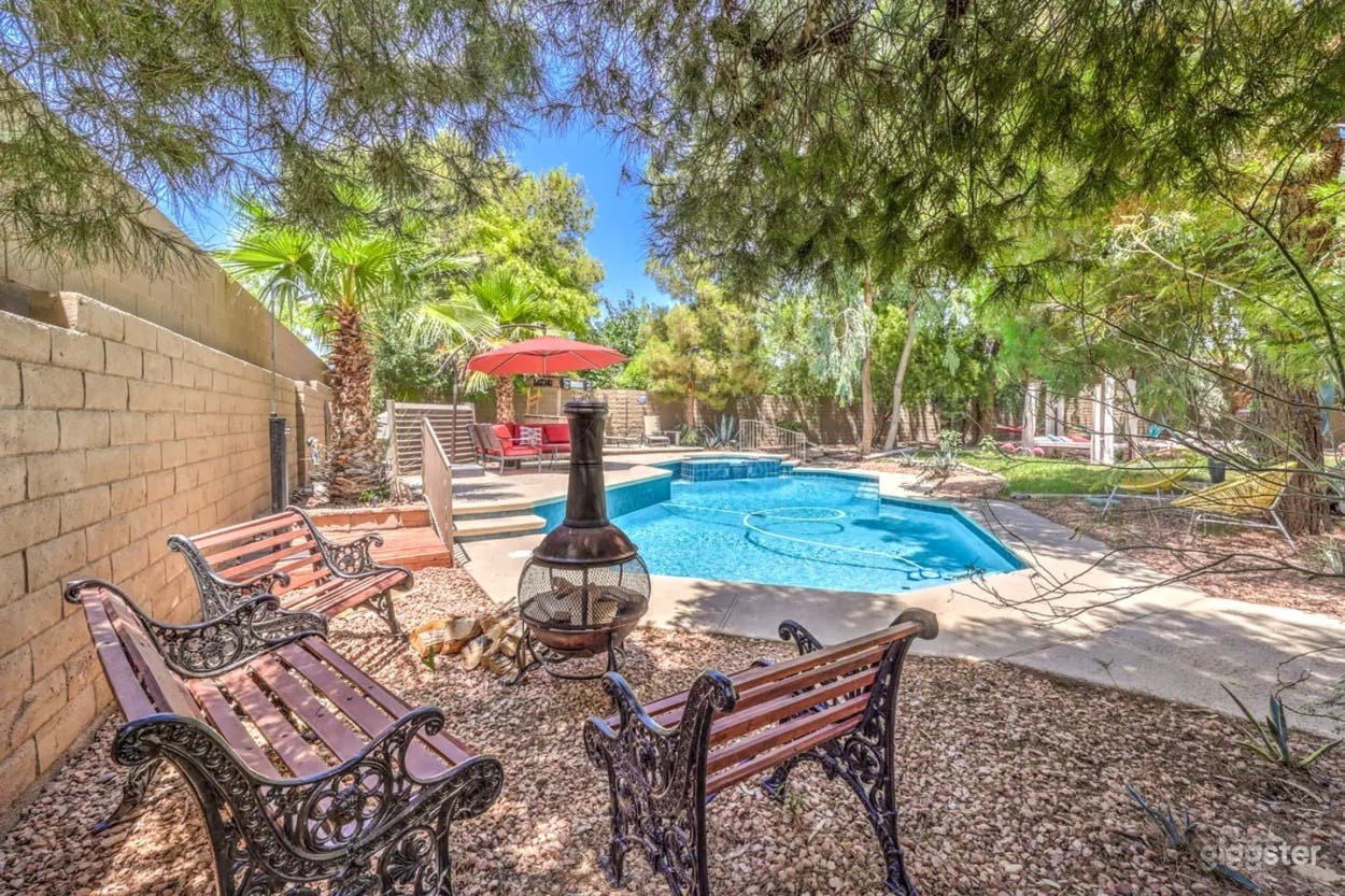 Cozy Tropical Backyard Hideaway Photo 4