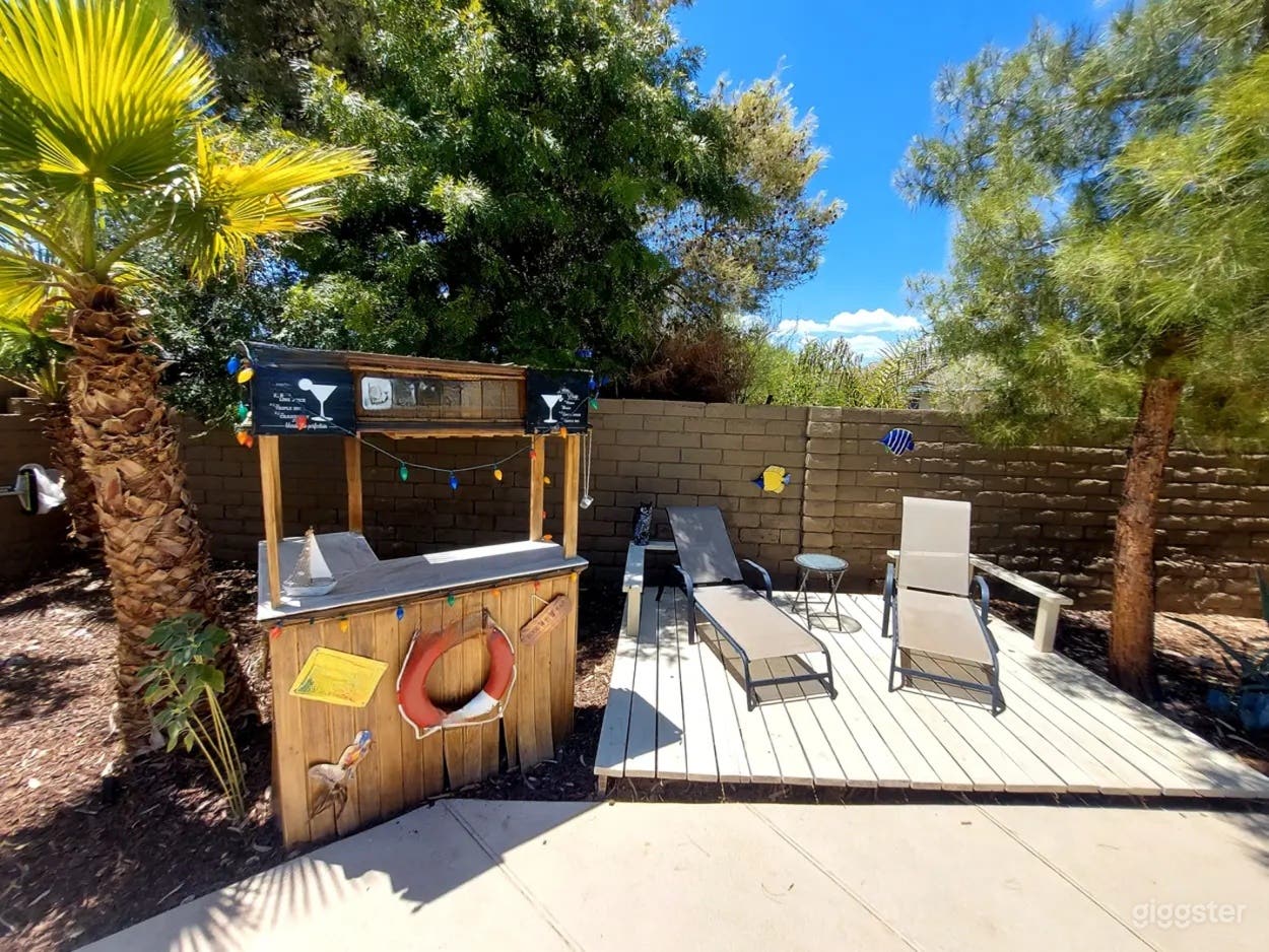 Cozy Tropical Backyard Hideaway Photo 3