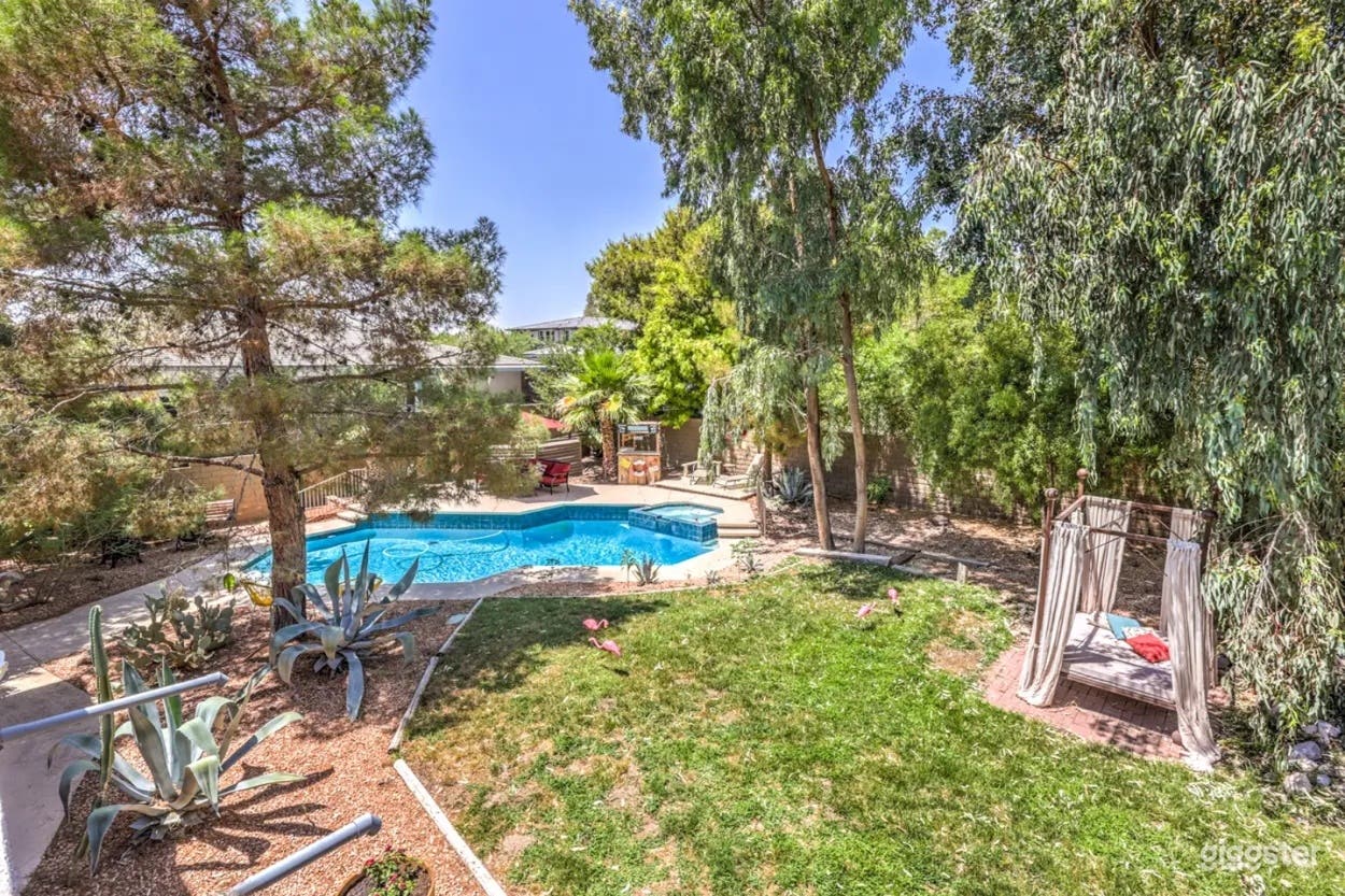 Cozy Tropical Backyard Hideaway Photo 2