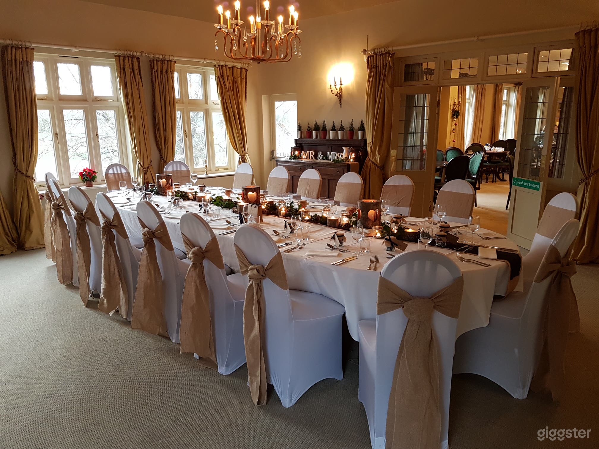 Traditional Thatched Pub in Newbury Photo 4